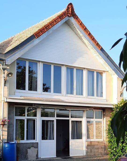 Location de vacances pour 4 personnes, avec piscine et jardin à Bernay-Saint-Martin - 2