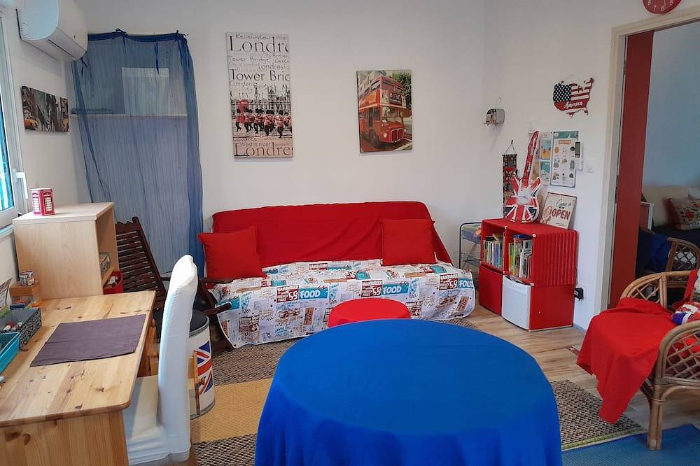 Cozy Solognot cottage in the heart of La Ferté St Aubin with office/playroom.  in La Ferté-Saint-Aubin, Sologne