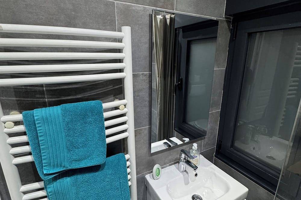 Appartement entier, Studio cosy proche de l'aéroport in Villeneuve-le-Roi, Val-de-Marne