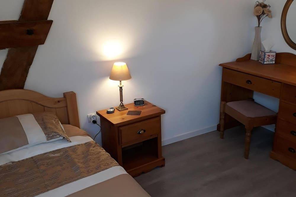 Appartement entier, B & B Le Jarrier - Alpes Mancelles - 2 Personnes - Chambre Double Avec Petit Déjeuner in Saint-Georges-le-Gaultier, Parc naturel régional Normandie-Maine