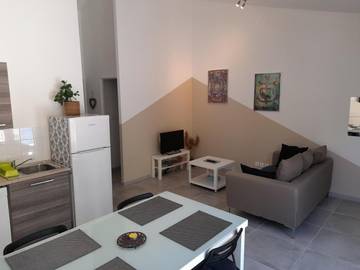 Gîte pour 4 personnes, avec piscine et terrasse à Le Cailar