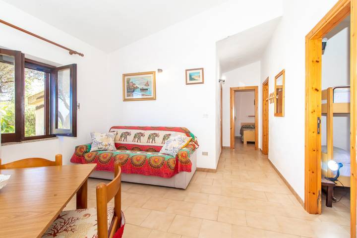 "Villa Agnese", avec vue sur la mer, terrasse et jardin in Pischinazza, Trinità d'Agultu e Vignola