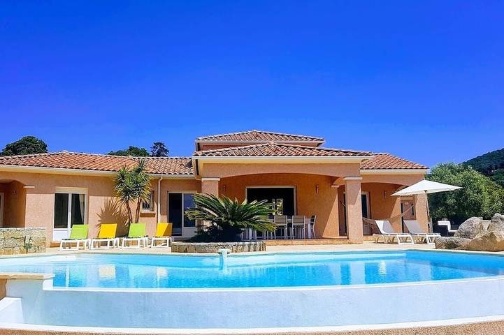 Villa pour 8 personnes, avec jacuzzi ainsi que jardin et terrasse