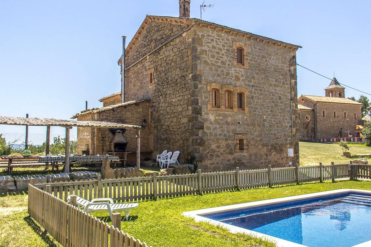 ¡Chalet rústico para 15, con piscina privada! in Llovera, Provincia de Lleida