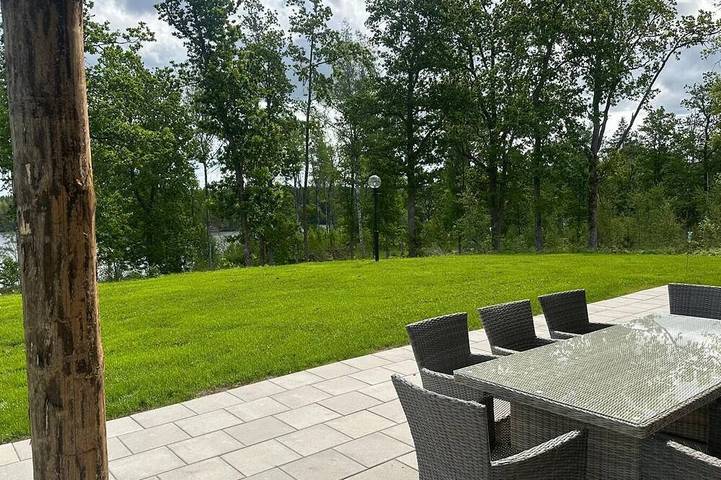 Neu erbautes modernes Haus direkt am See mit eigenem Steg und Boot in Näshult, Jönköpings län
