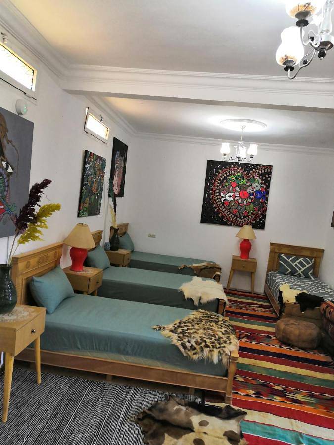 Gîte pour 5 personnes, avec terrasse et vue, animaux acceptés dans Source d'eau chaud Ain Skhouna