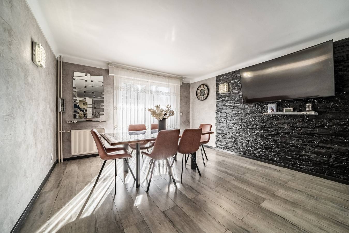 Villa « L'Oranaise » : Vue Montagne, Terrasse Privée et Wi-Fi in Cluses, Région de Bonneville