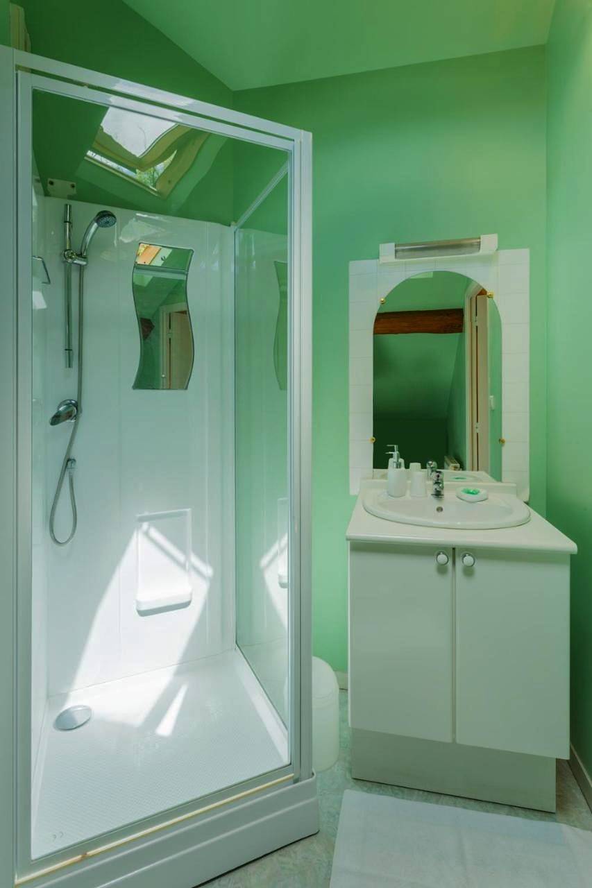 Twin Room with Private Bathroom in La Chartre-sur-le-Loir, Vallée de la Loire