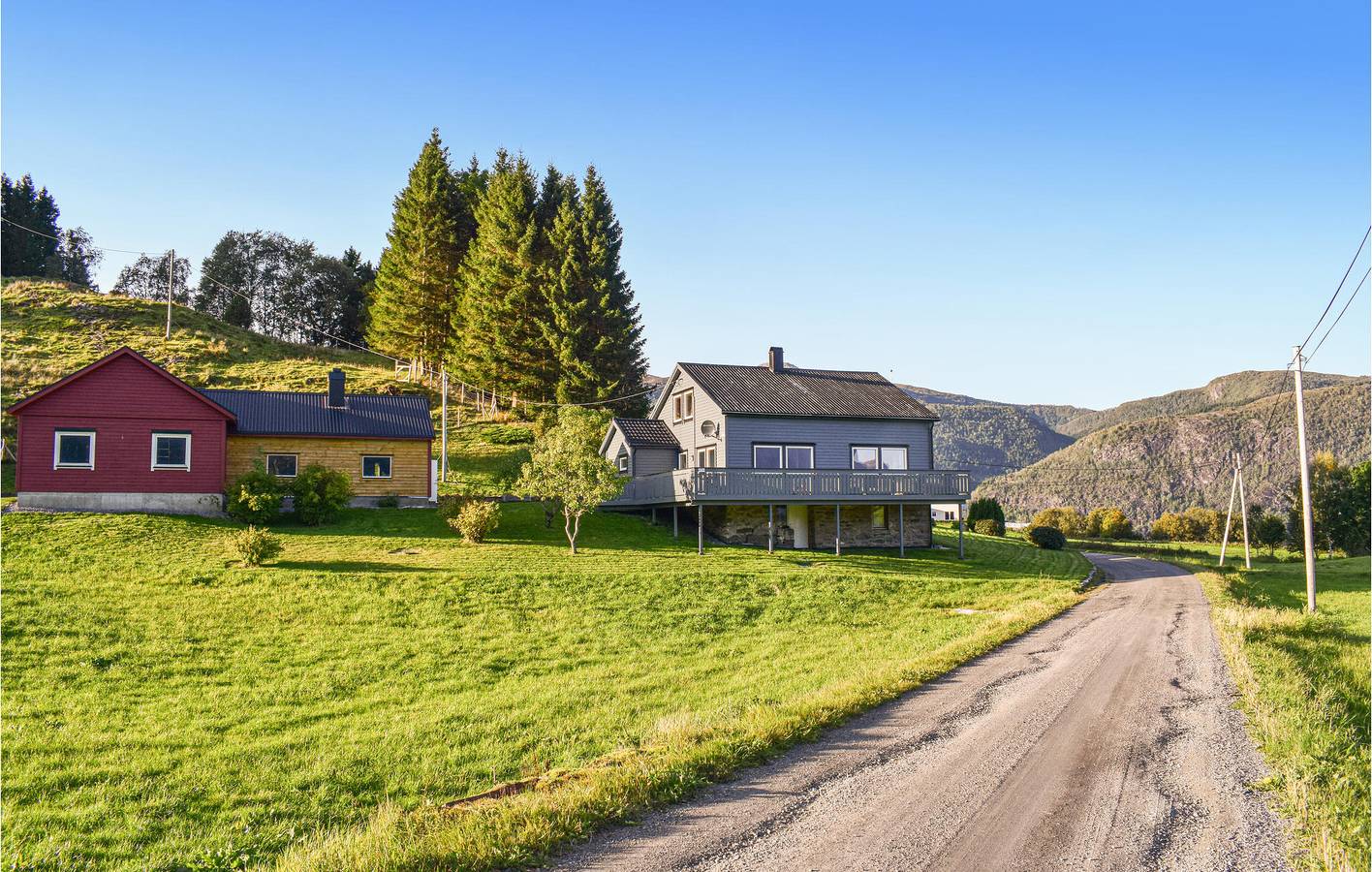 Ferienhaus für 8 Personen mit Garten in Askvoll