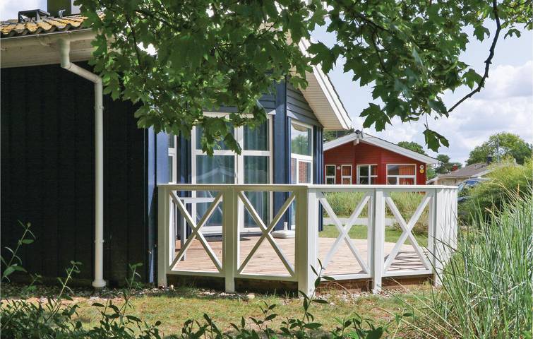 Ferienhaus für 8 Personen, mit Sauna und Terrasse sowie Whirlpool und Garten in der Lübeck
