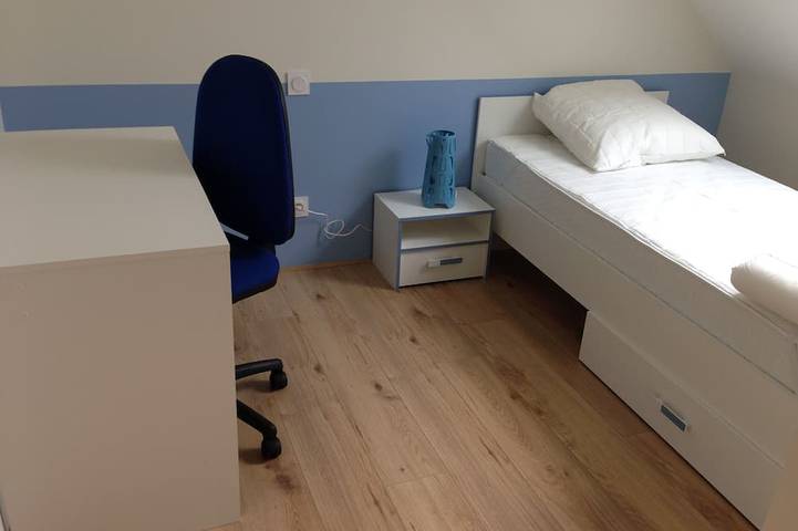 Gîte pour 8 personnes, avec jardin ainsi que terrasse et piscine à Artannes-sur-Indre - 4