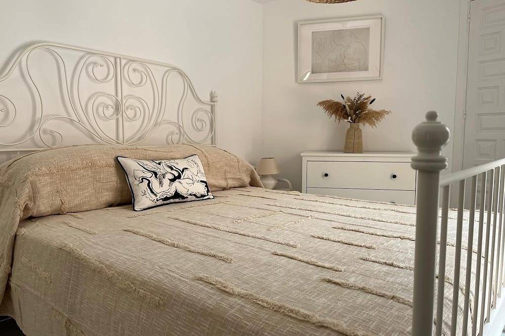El Oasis - stylish 2‑bedroom holiday home with pool and views in Sierra Cabrera in Cortijo Cabrera, Turre