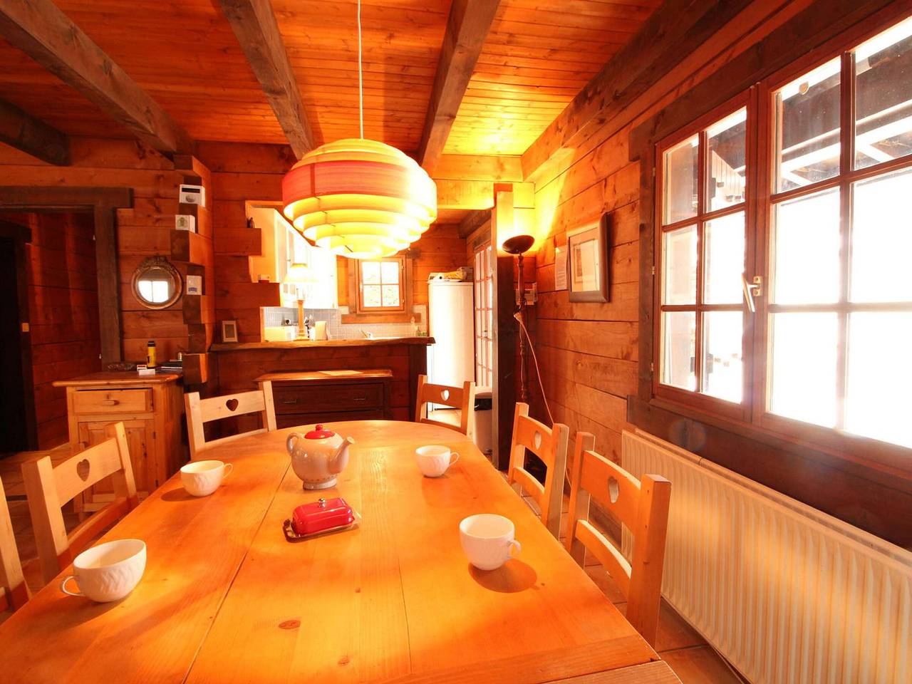 Chalet 4 chambres sur pistes débutants avec balcon et parking, à 350m des commerces in Les Carroz, Arâches-la-Frasse