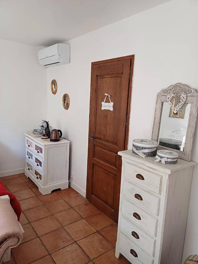 Location de vacances pour 2 personnes, avec vue et jardin à Saint-Saturnin-lès-Avignon - 3