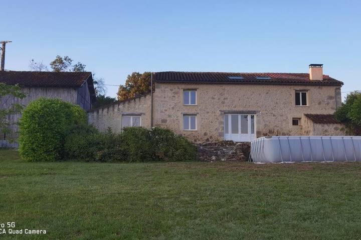 Location de vacances pour 15 personnes, avec vue ainsi que piscine et jardin, animaux acceptés à Moncrabeau