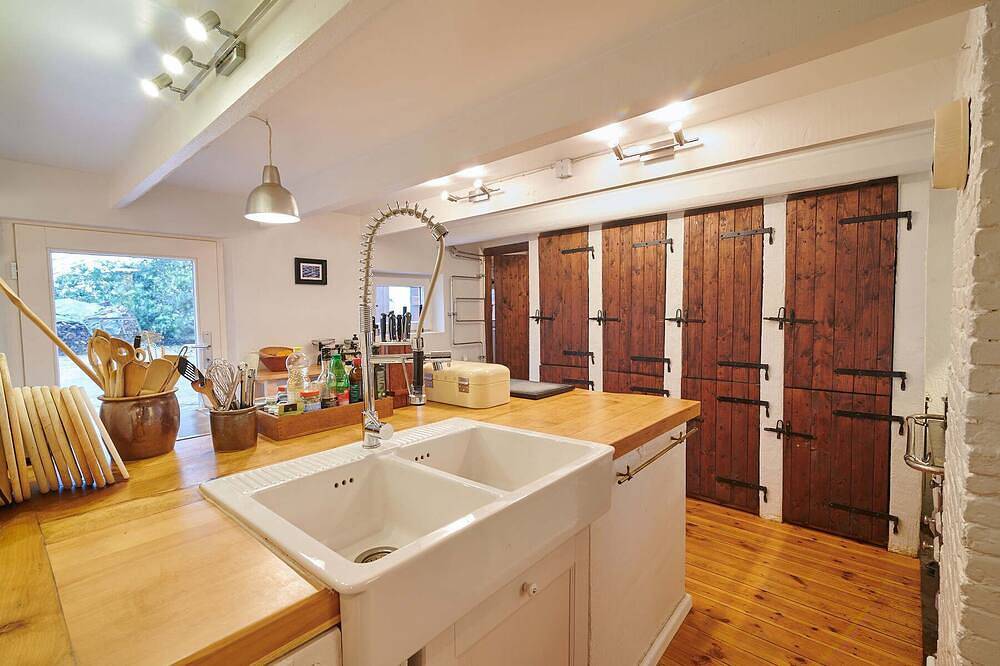 Wohnen unter Reet auf 280qm in einem parkähnlichem Garten in Fedderingen, Eider-Treene-Sorge