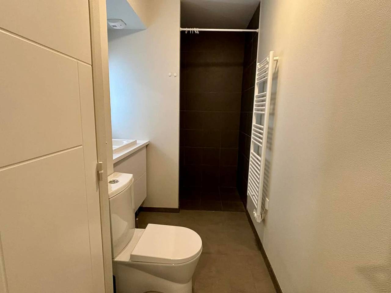 Appartement entier, Appartement avec balcon, 1 chambre, piscine, jacuzzi, parking privé, accès direct plage et commerces in La Tranche-sur-Mer, Vendée