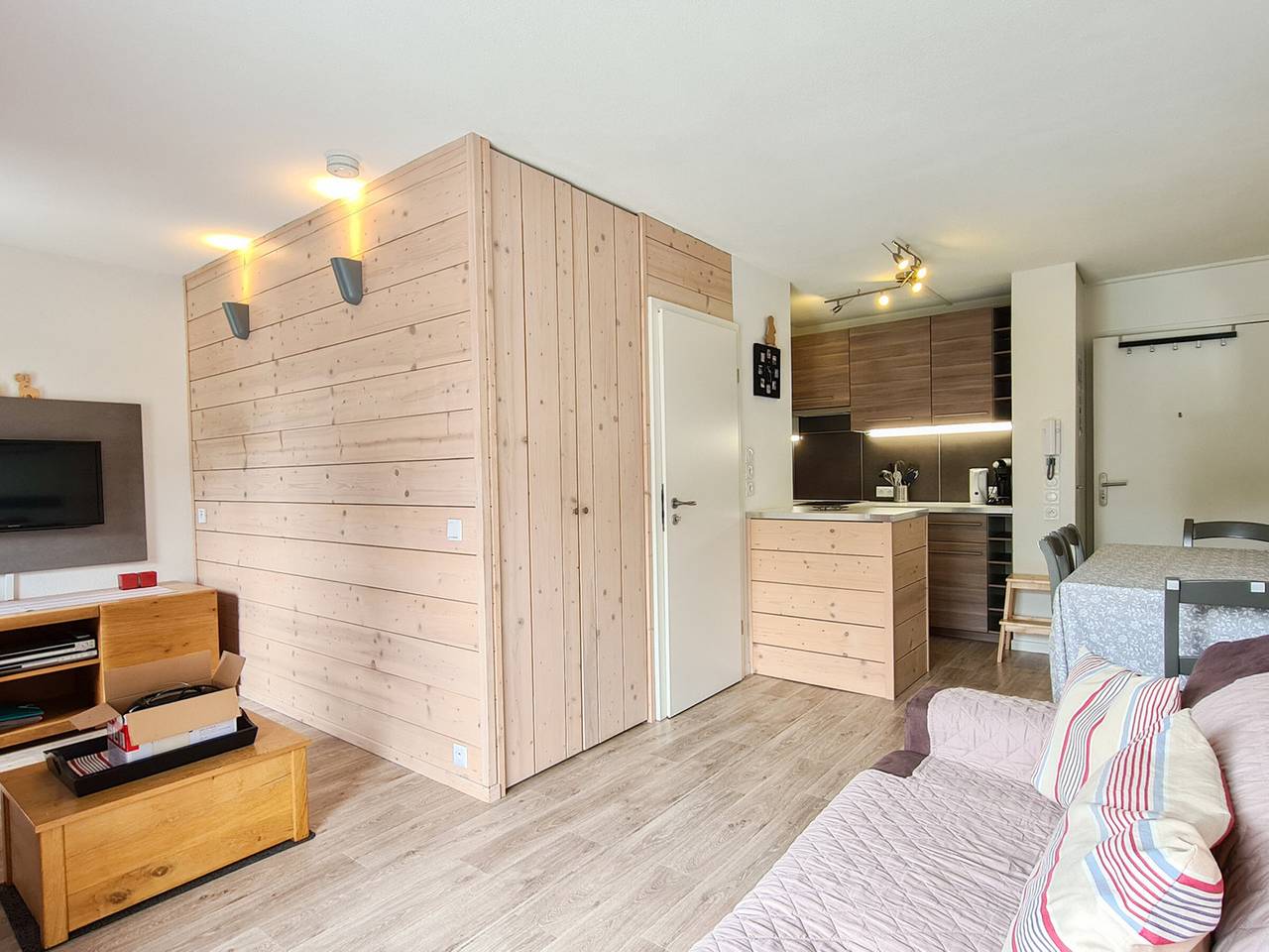 Gehele studio, Modern Studio with Balcony, Near Slopes & Shops in Flaine, Arâches-la-Frasse