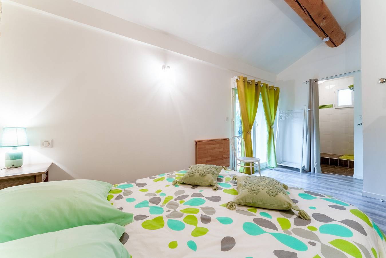 Chambre d’hôtes « Chambre Olive Verte » avec piscine partagée, Wi-Fi et climatisation in Piolenc, Vaucluse