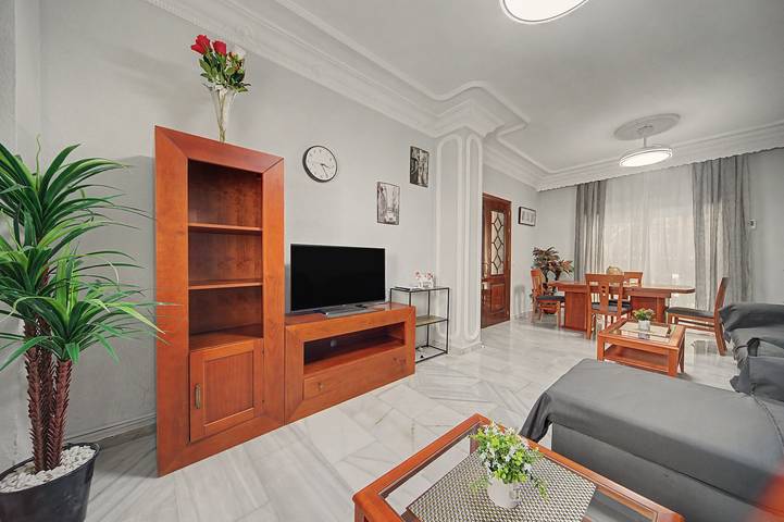 Ganze Wohnung, Casa Alicia – Geräumiges Apartment mit kostenlosem Parkplatz in Sevilla in Este-Alcosa-Torreblanca, Sevilla
