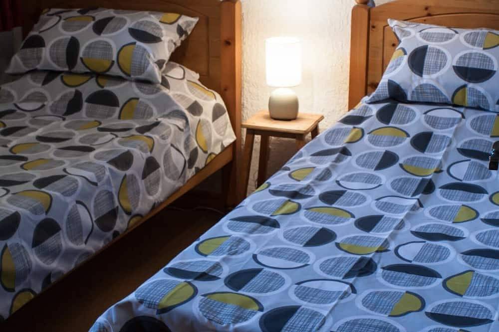 Lovely chalet, great location, sleeps 8 /9 people! in Les Gets, Les Portes du Soleil
