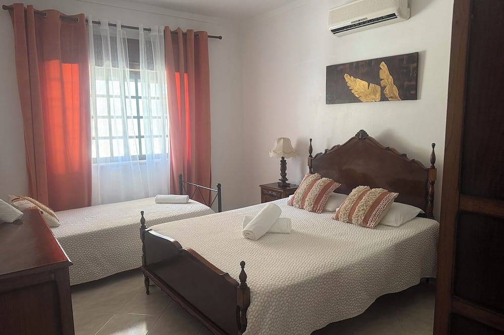 Casa de férias familiar com amplo espaço exterior, zona de refeições e spa in São Bartolomeu de Messines, Faro Distrikt