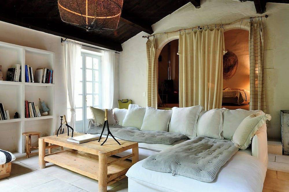 17th-century house below Saint-Montan castle in Saint-Montan, Privas (arrondissement)