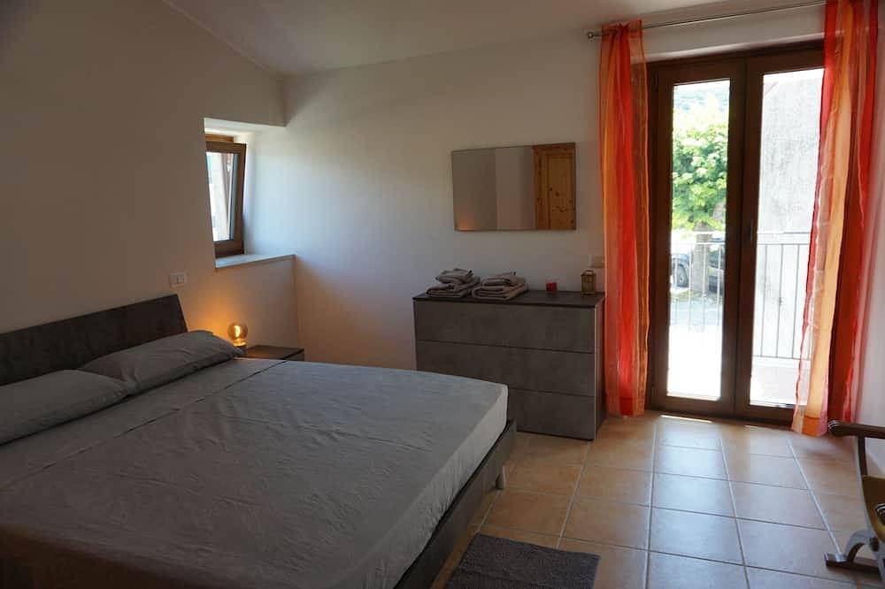 Appartamento intero, Ampio appartamento moderno completo di tutto e con splendida vista sulla valle in Longano, Matese