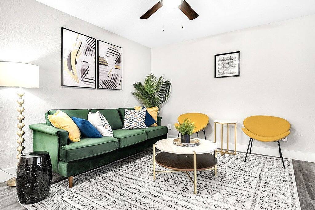 Ganze Wohnung, Best Location Downtown | Mins from At&T, Ranger Stadium & Six Flags in Arlington, Tarrant County