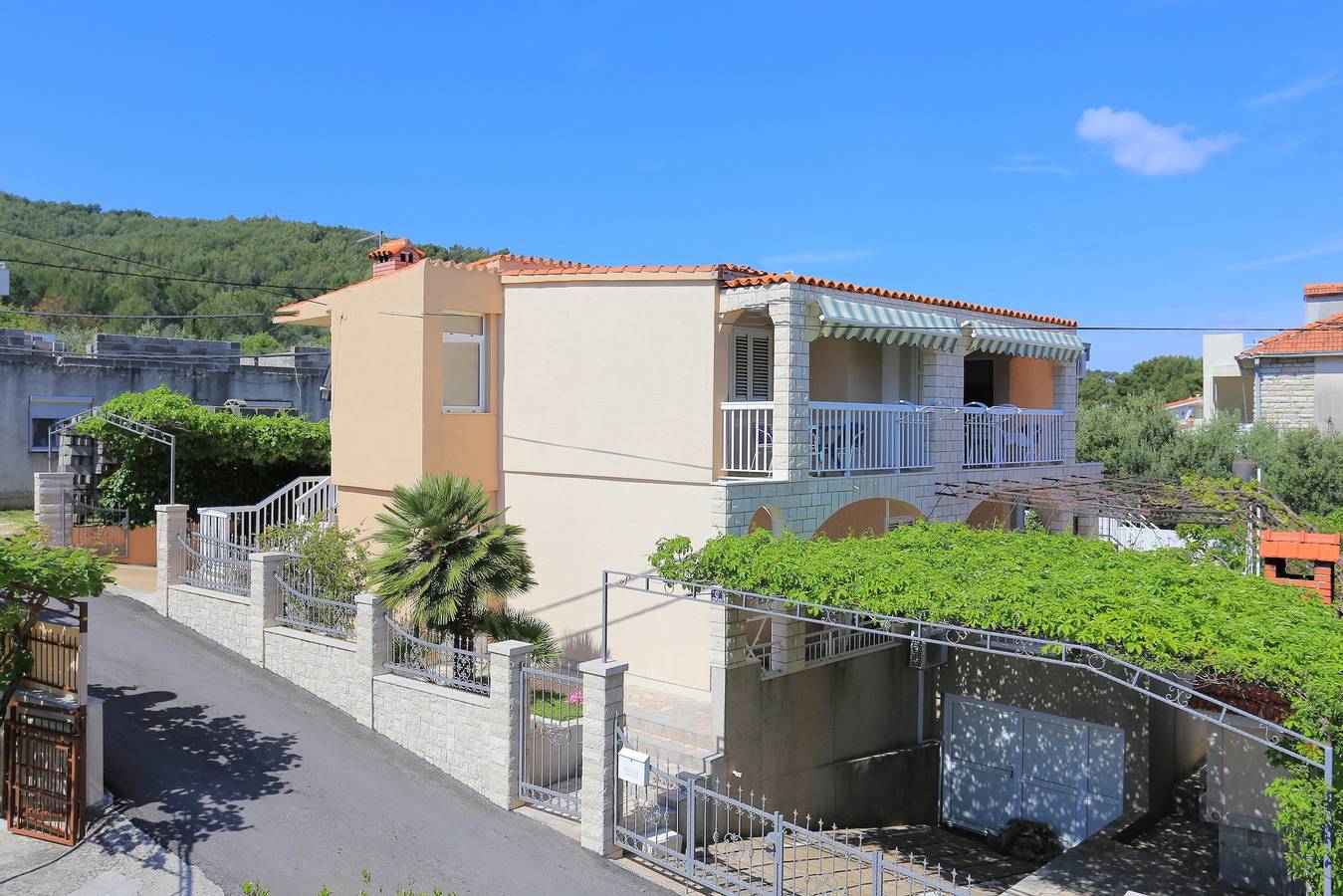 Entire apartment, One bedroom apartment with terrace and sea view Arbanija, Čiovo A-18797-b in Arbanija, Ciovo