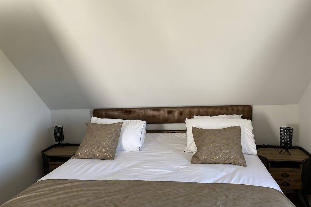 Villa Métairie, with its luxury amenities, is a unique property on the island. in Locmaria, Côte des Mégalithes