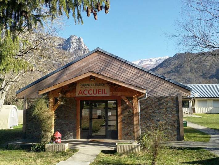 Parc de vacances pour 2 personnes, avec Terrasse et Jardin ainsi que Piscine et Vue à Les Cabannes