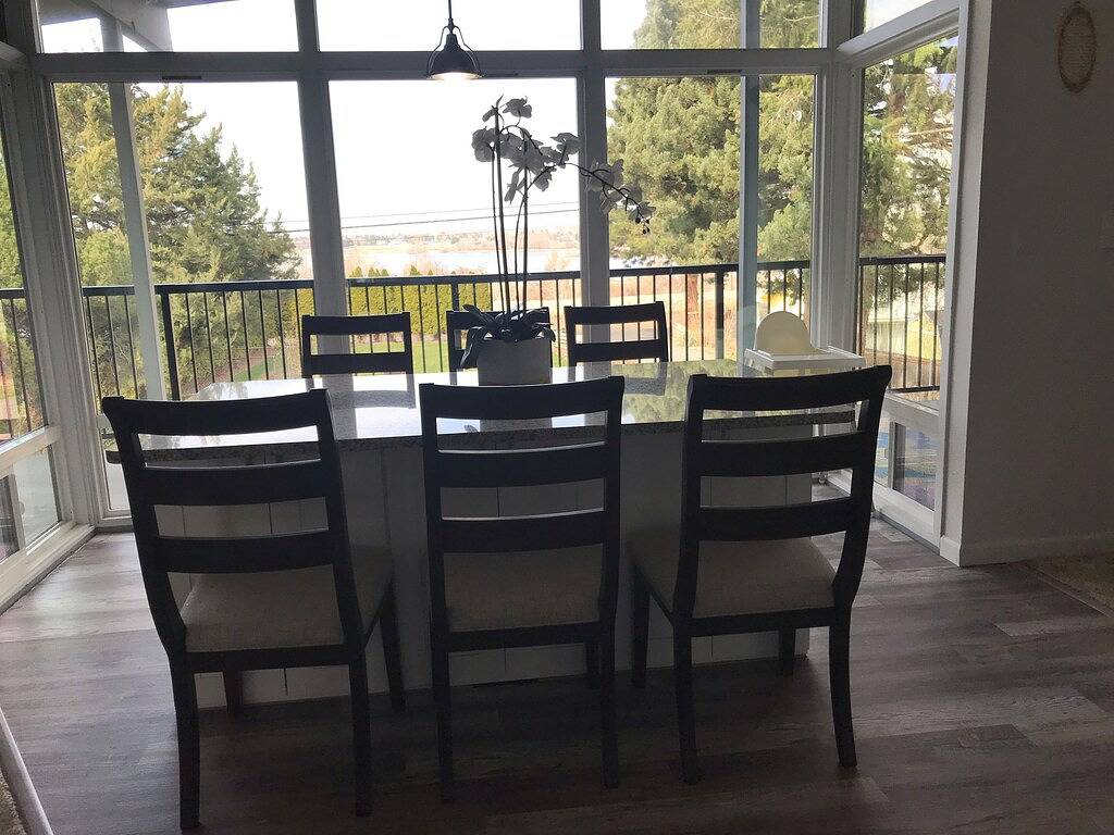 Lg House w schönen Blick auf den Fluss 2 Geschichten, 5bd3bth in Kennewick, Washington