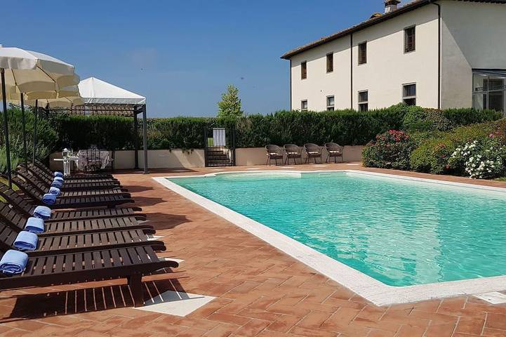 Casa vacanza per 18 persone, con giardino e sauna nonché idromassaggio e balcone in Fattoria