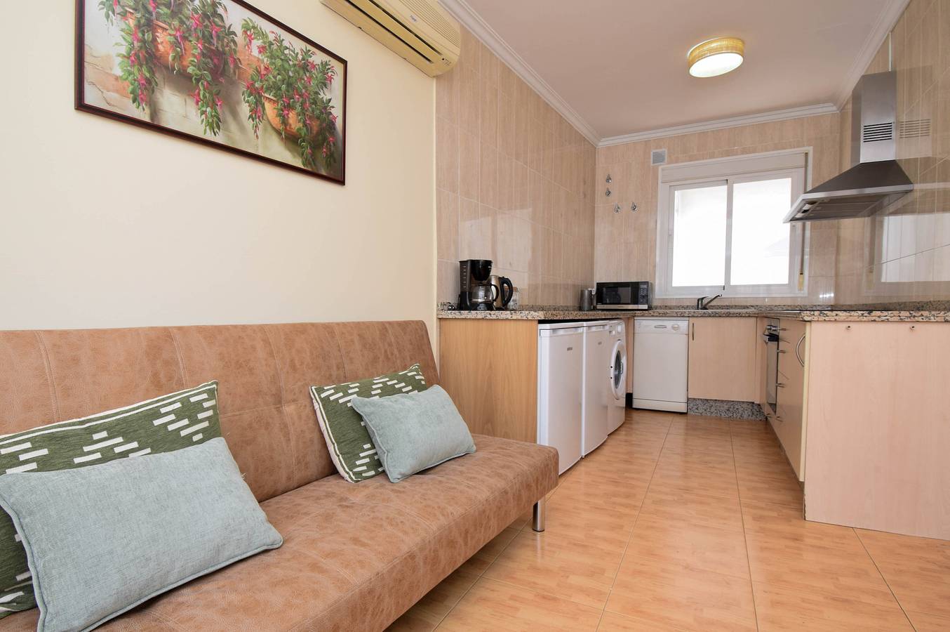 Hel lägenhet, Ref: 258. Charming attic apartment in Los Boliches close to the beach in Fuengirola Centre, Fuengirola