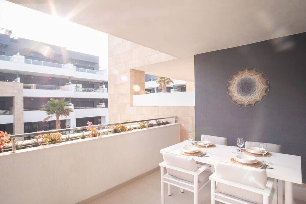 Entire apartment, Sol Golf Mar Flamenca Village by Villas&You in Playa Flamenca, Orihuela