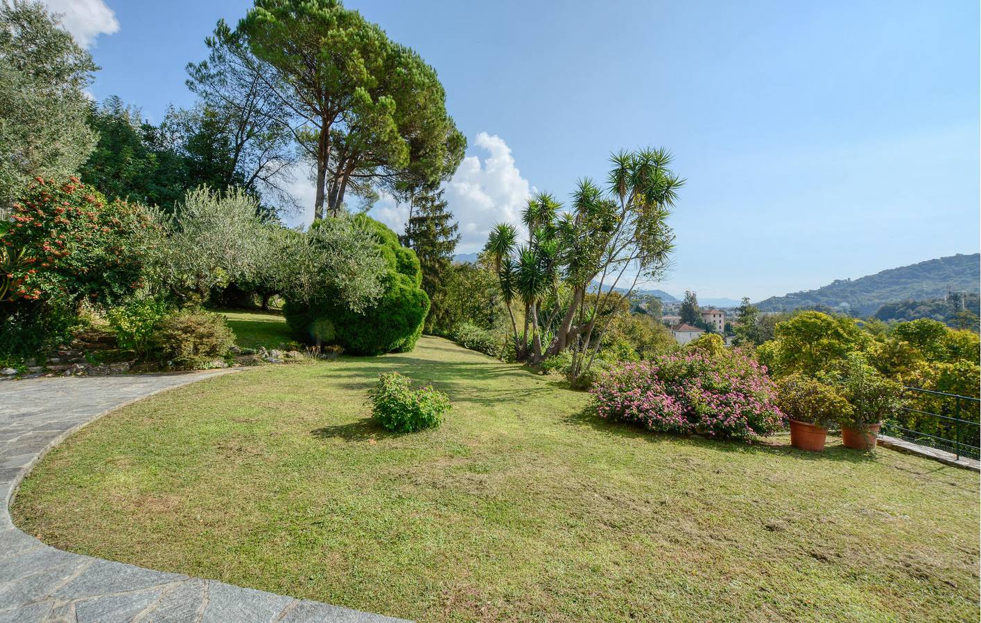Entire holiday apartment, Modern Apartment with Terrace near Town Centre in Rapallo (City), Rapallo