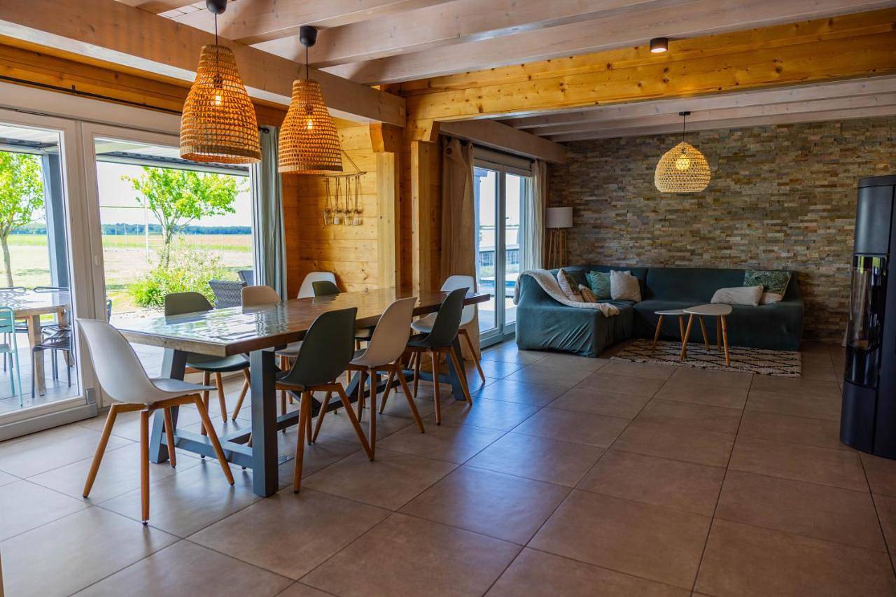 Gite de Mortagne, Villa avec Piscine in Gigny-sur-Saône, Région de Chalon-sur-Saône