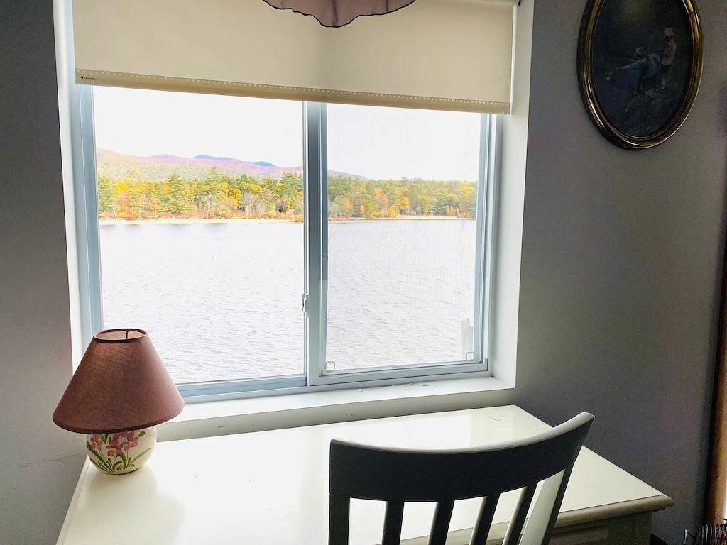 4Bedrm Sleeps 12 Winnipesaukee Waterfront gradual sandy sloped shoreline Pets Ok in Moultonborough, Lake Winnipesaukee