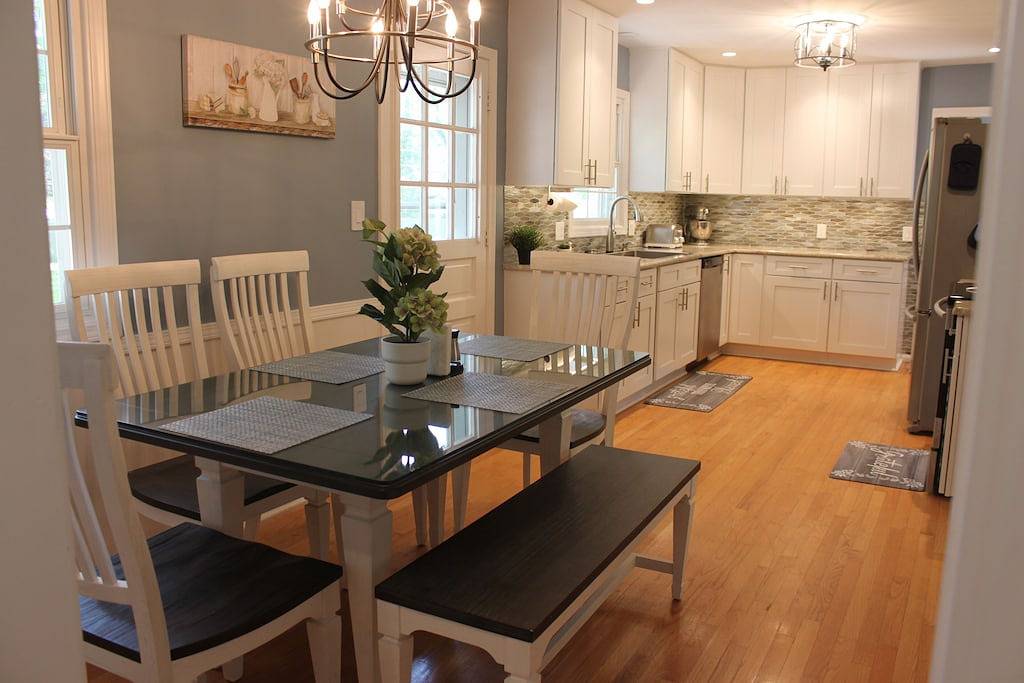 Sunset Getaway - Entire House Sleeps up to 12 in Springfield (MO), Greene County (MO)