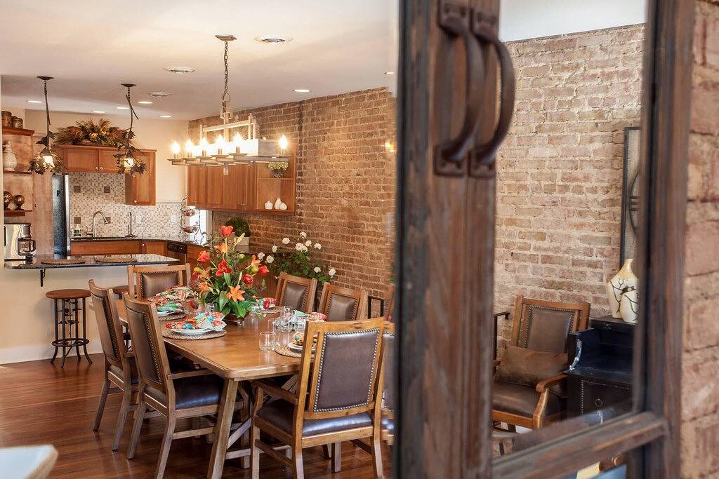 Ganze Wohnung, Exquisites Loft mit Downtown Hendersonville an Ihren Fußstapfen! in Hendersonville, Henderson County (NC)