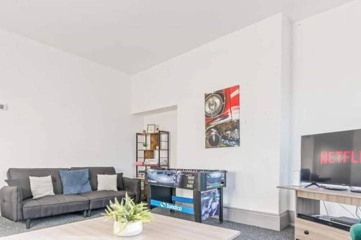 Apartment for 9 people in Kingston upon Hull