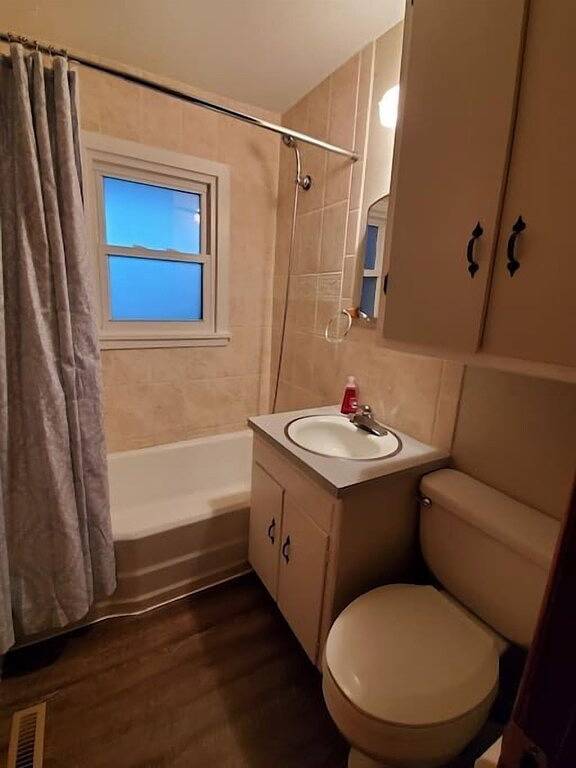 Cute 3Br 3Ba Handicap Acc Br and Ba Wifi Smart Tv in Wichita, Kansas