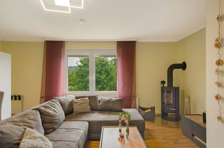 Hel lejlighed, Apartment 'Harzblick am Waldesrand' with Mountain View, Private Terrace & Sauna in Harzvorland