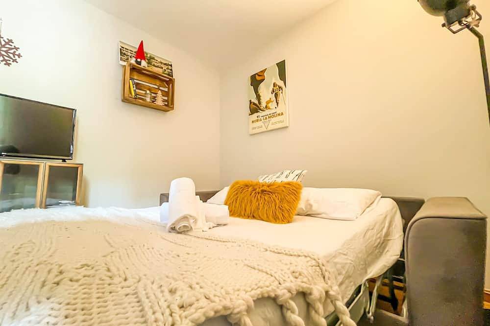 Entire apartment, Loft Serenitat Montana Park in Enveitg, Prades region