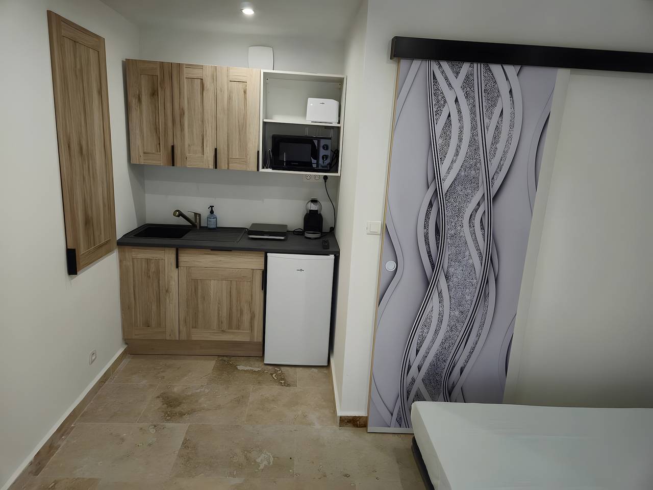 Estudio entero, Estudio 'Canto Cigalo Rdc 1' con Wi-Fi y aire acondicionado in Robion, Parque natural regional del Luberon