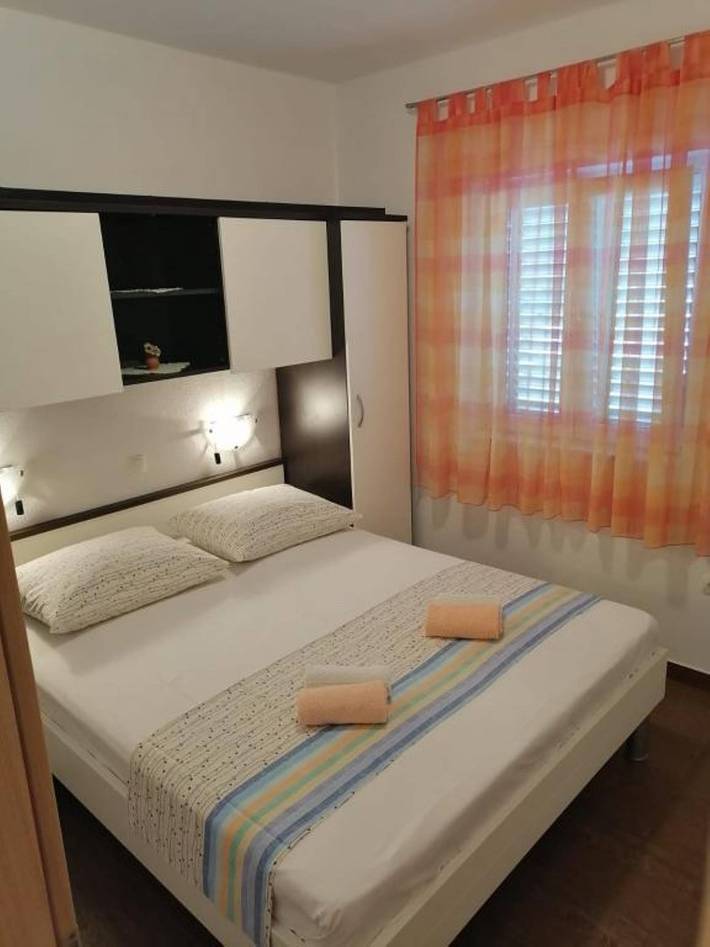 Ferienhaus für 8 Personen, mit Garten in Marina