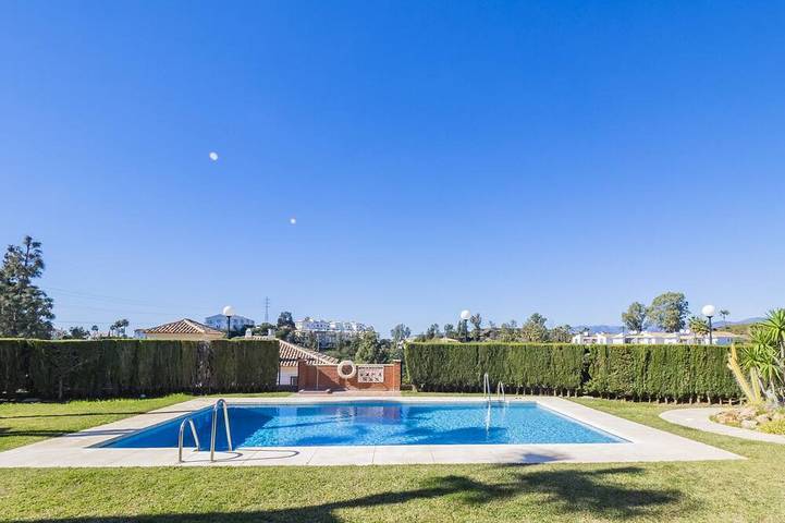 Chalet voor 4 personen, with tuin and zwembad as well as balkon in Mijas Costa