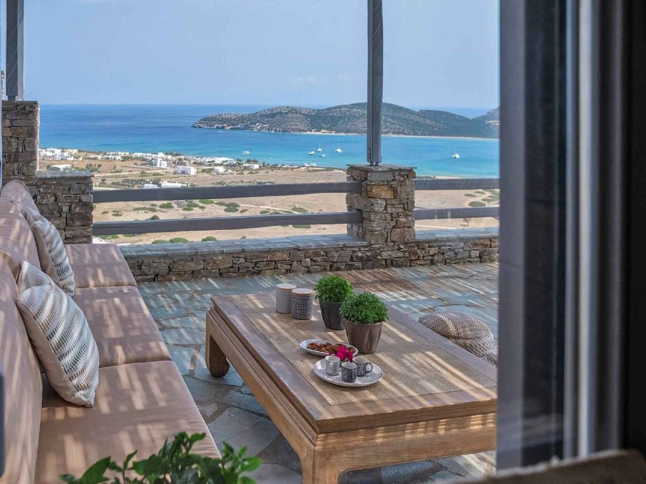 Superb Antiparos Villa | Villa Florenza | 6 Bedrooms | Private Infinity Pool | Shaded Outdoor Areas & Bbq | Close to Beach | Panoramic Sunrise and Sunset Views over Aegean Sea | Agios Georgios in Unidad Regional de Paros