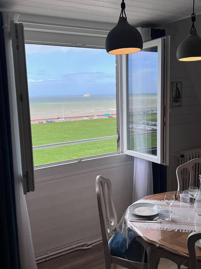 Appartement entier, L'air de la mer deux étoiles in Plage Dieppe, Dieppe
